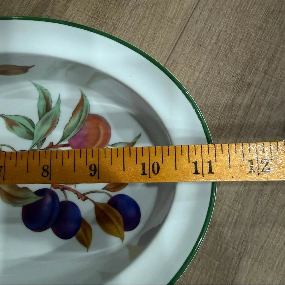 Royal Worcester 1986 Evesham Vale Green‎ 11.25”Oval Baker Serve Dish Fruit Peach